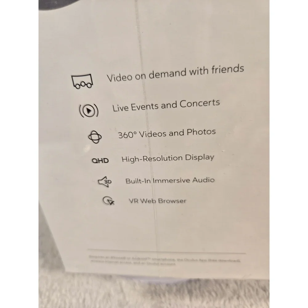 Oculus Go 32GB All-in-One VR Headset White with Casematix‎ Hard Travel Case